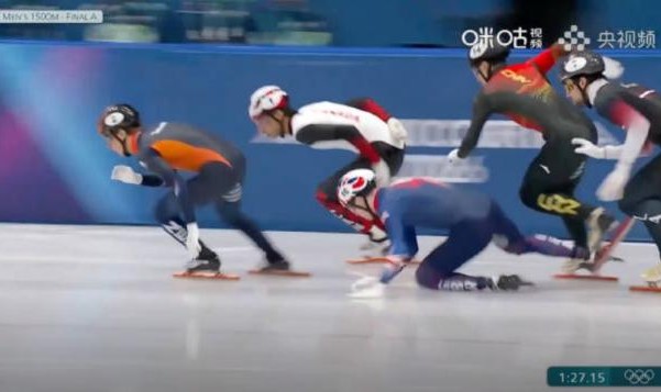 世界杯高清直播-被英国人犯规撞倒，孙龙刘少昂无缘短道1500米奖牌