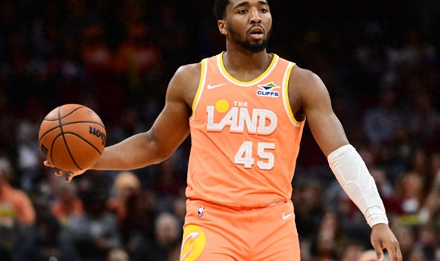 世界杯在线观看-17届之光！米切尔砍下15000分，同届塔图姆福克斯热巴多少分？|阿德巴约|多诺万-米切尔|克利夫兰骑士队|达拉斯独行侠队|巴姆-阿德巴约_新浪体育_新浪新闻