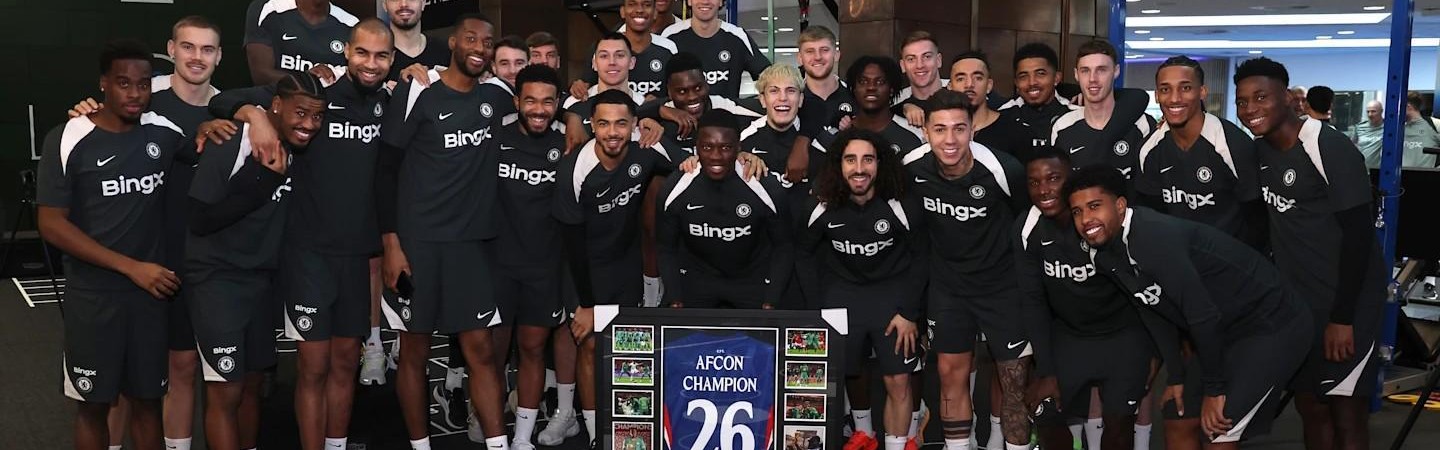 世界杯手机直播-马马杜-萨尔被召回后，切尔西球员共同祝贺他赢得非洲杯冠军