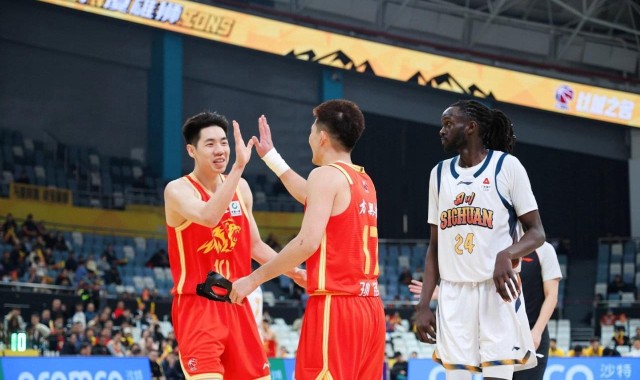 世界杯高清直播-浙江广厦送四川男篮15连败，杜锋和张庆鹏谁的帅位更摇摇欲坠？