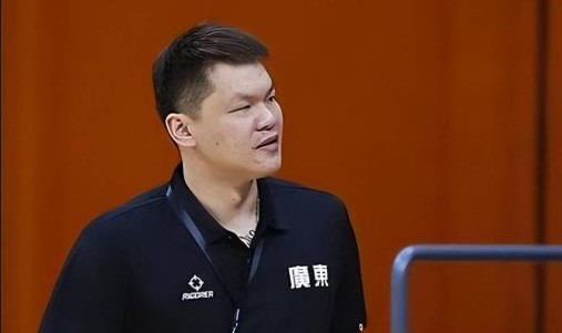 世界杯在线观看-朱芳雨羡慕首钢队豪华阵容，深圳队回应球队欠薪传闻